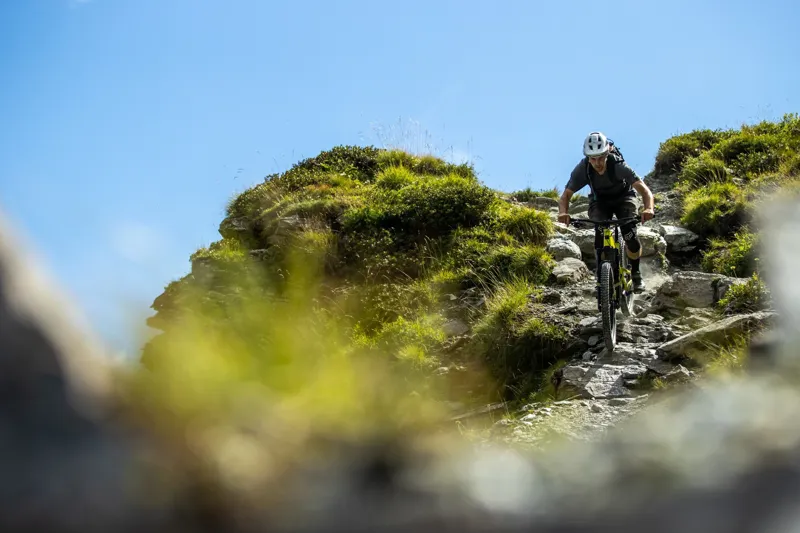 Santa Cruz Heckler MX R Electric Mountain Bike 2022 Fog-3